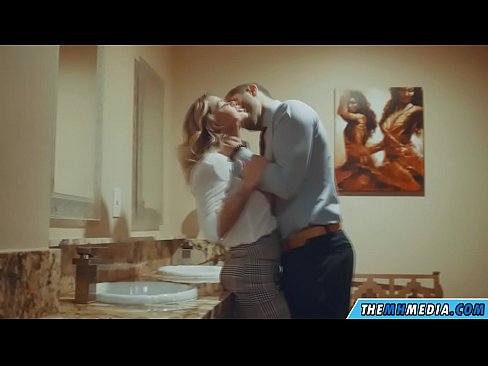 ❤️ Nigbati bilondi ti oyan ba tan ọ ni yara isinmi ti gbogbo eniyan ❤ Ibalopo didara ni% yo.onlydesiporn.ru ﹏